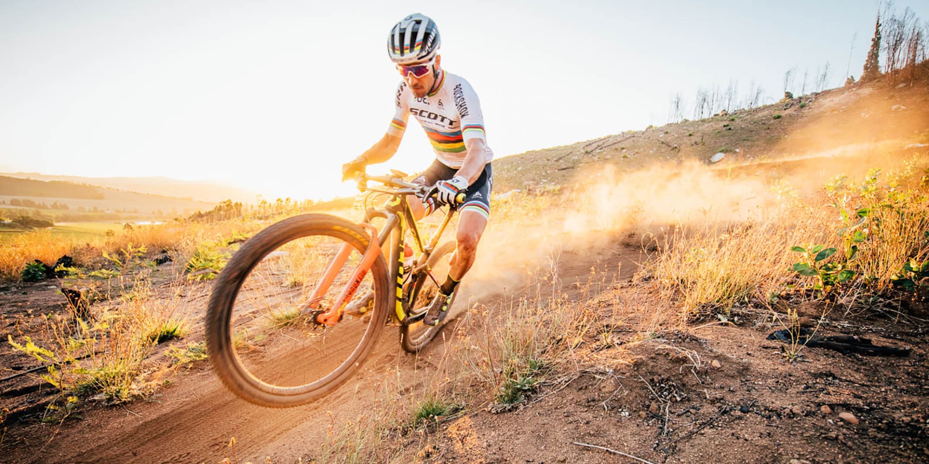Nino Schurter A Mountain Bike Pro Lifts A Curse Galaxus