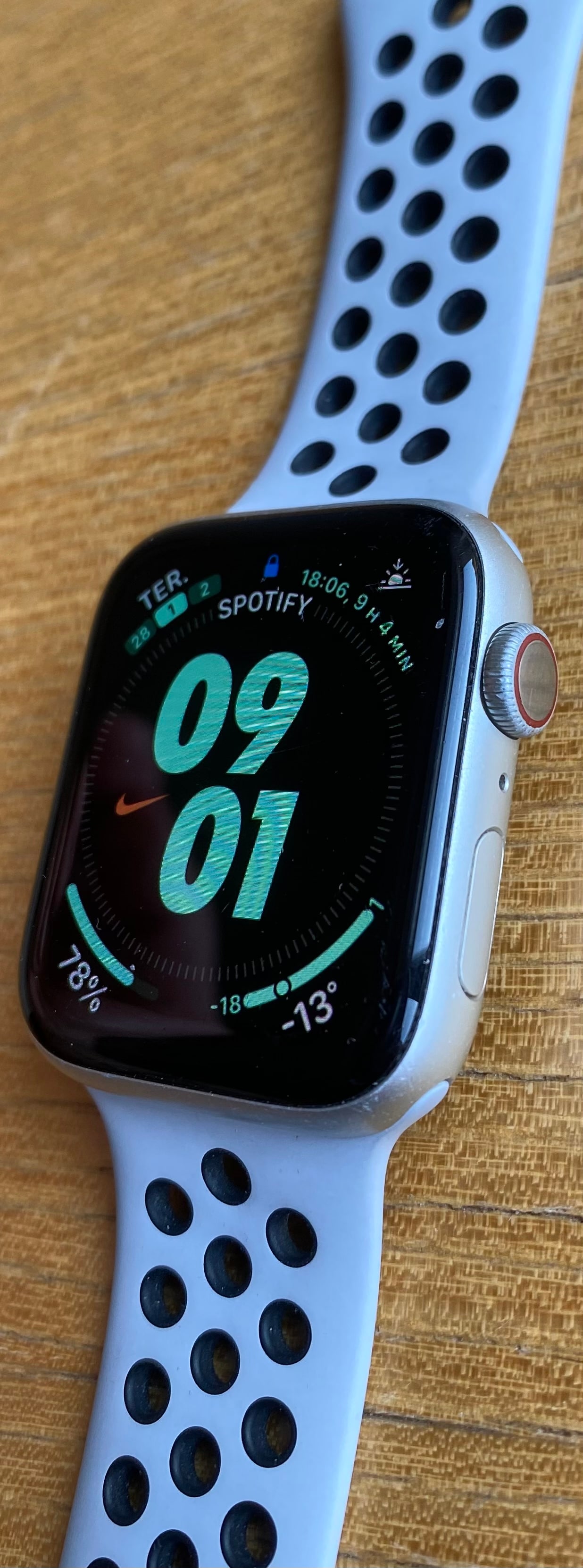 Apple Watch Nike+ Series 4 (44 mm, Aluminium, 4G) - Galaxus
