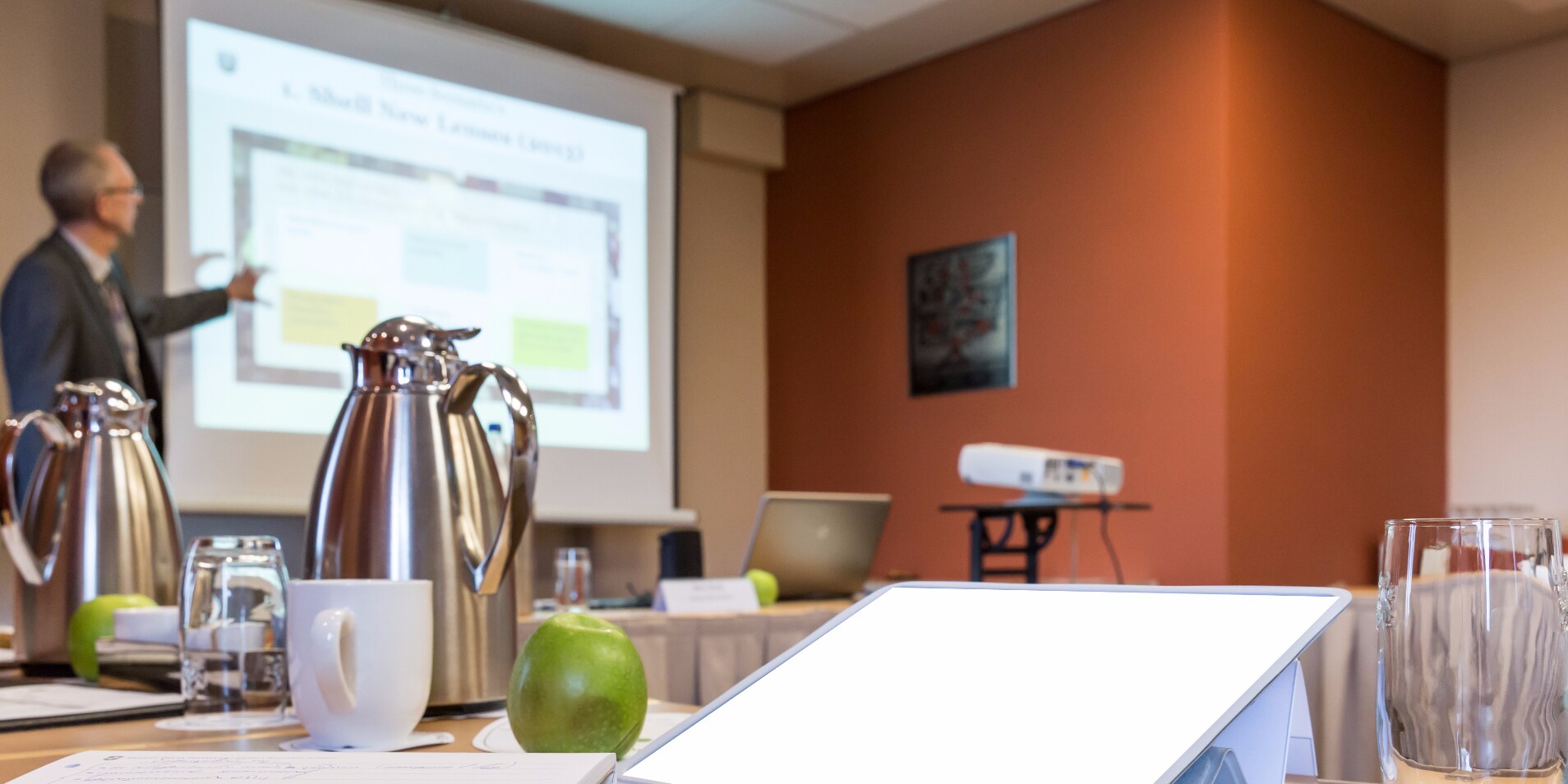 Heimkino Projektoren Fur Kinofeeling Im Wohnzimmer Digitec