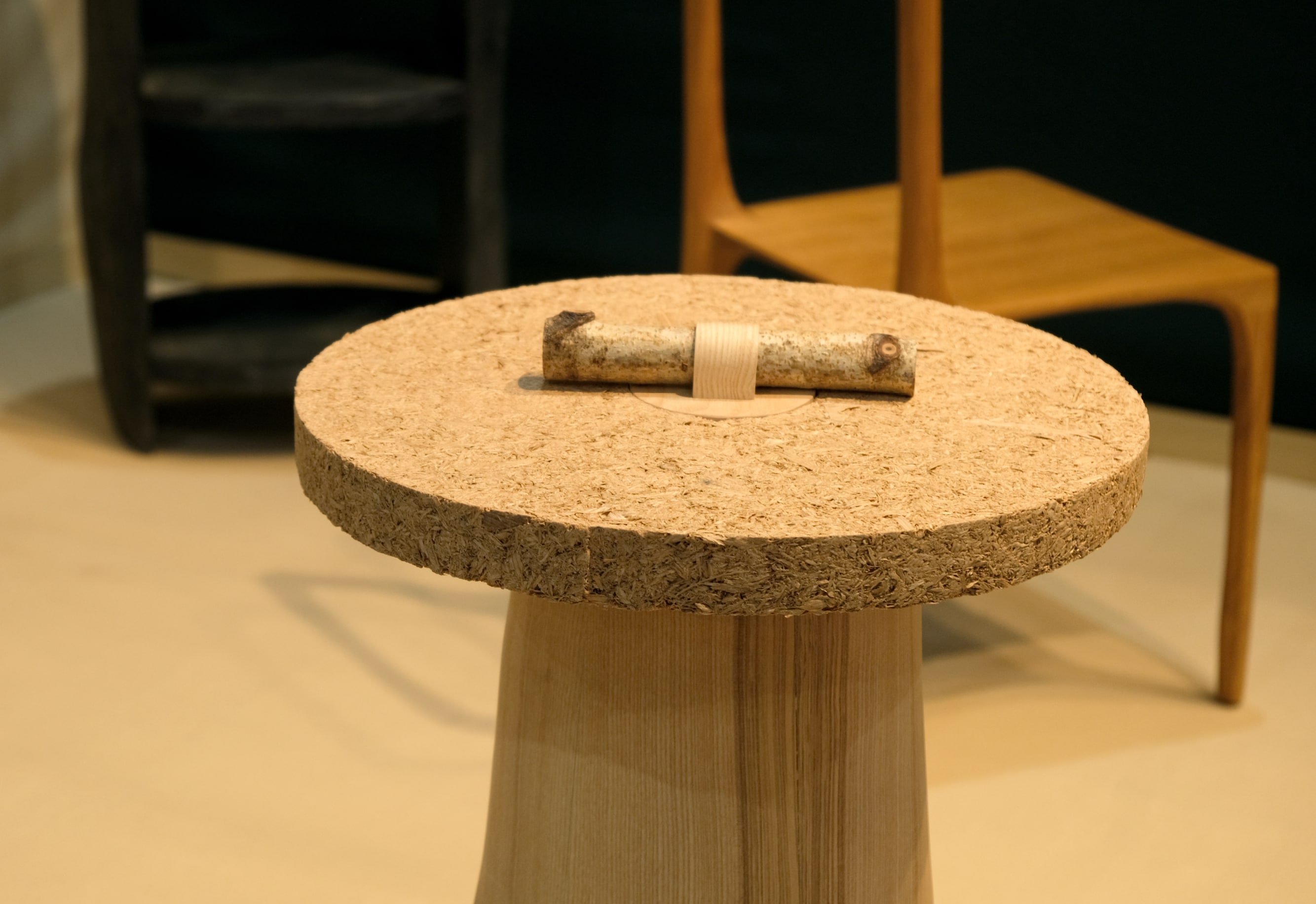 Guess what? What type of rubbish is this little chair made of? - Galaxus