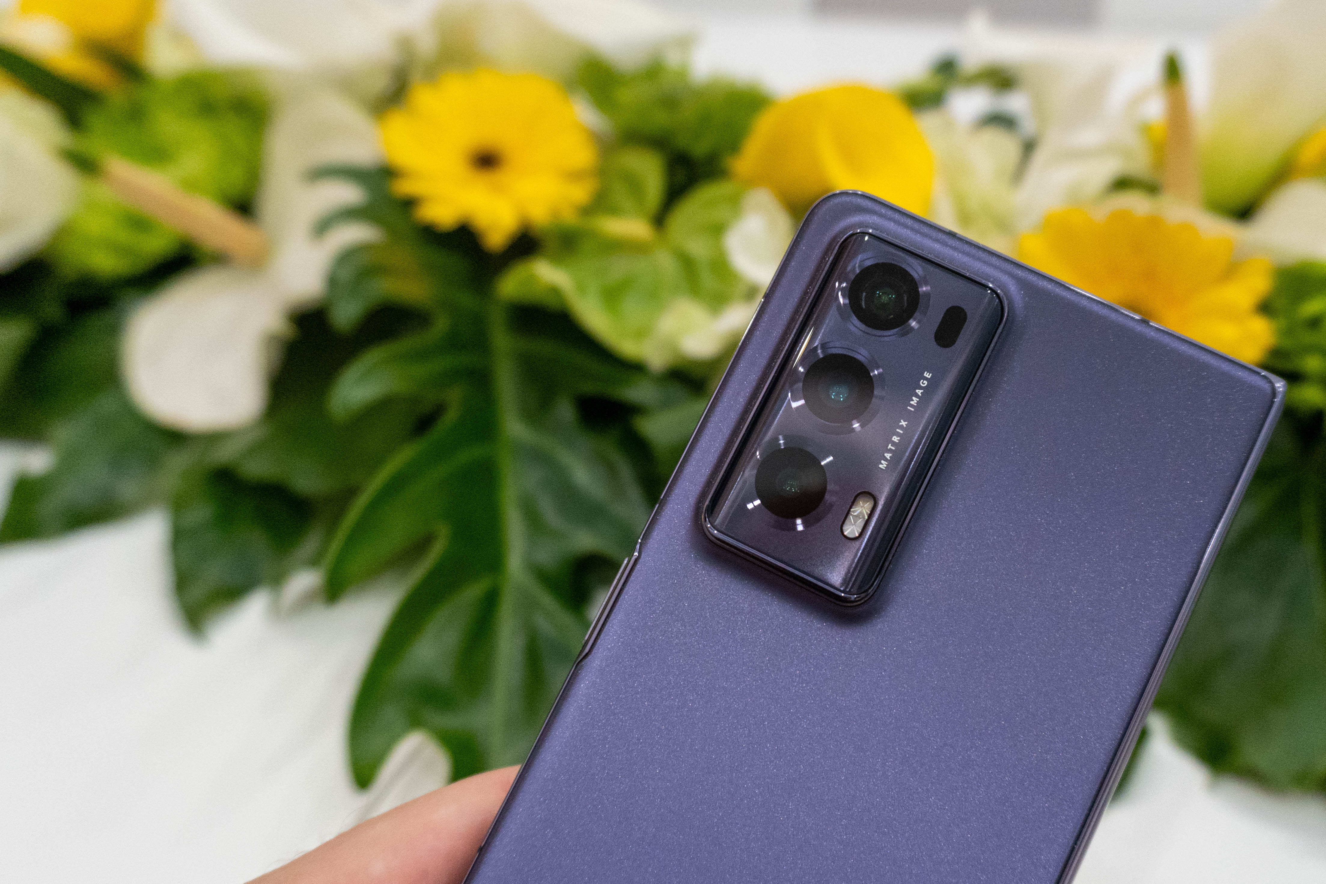 honor-magic-v2-the-thin-foldable-smartphone-is-coming-to-europe-galaxus