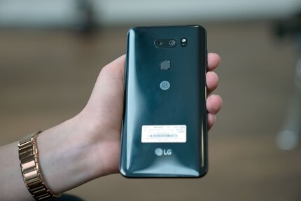 Der Fingerabdrucksensor hinten funktioniert auch gleich als Power Button