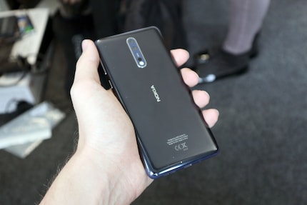 Oberfläche mit exklusiver Farbe: Polished Blue.