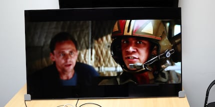 «Nous passons la télévision au crible fin. À vous.»