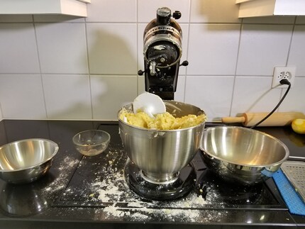 Ist so viel Mehl neben meinem Topf normal?