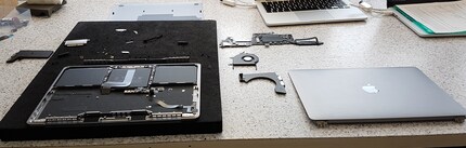 Mein Mac Book Pro in seinen Einzelteilen