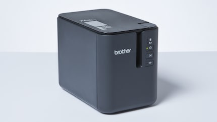 Der PT-P950NW: Er wiegt 1510 g und ist nur 14.6 cm hoch.