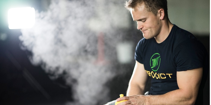 Jonas "chats out of his sports bag". His experience shows the role nutrition plays in successful training results. Image: aeddict.com Jonas "chats out of his sports bag". His experience shows the role nutrition plays in successful training results. Image: aeddict.com