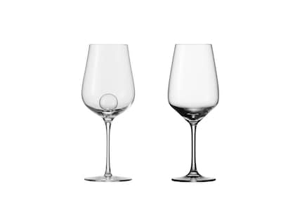 Bicchieri a forma di tulipano per Riesling, calici sottili per ogni tipo di vino bianco (da s. a d.).