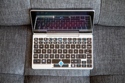 Ziemliche enge Platzverhältnisse auf der QWERTY-Tastatur.