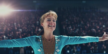 Margot Robbie als Tonya Harding hat den dreifachen Axel soeben gestanden.