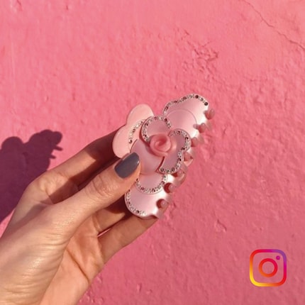 Strass et kitsch pour un aspect années 80. Image: @hannastefansson