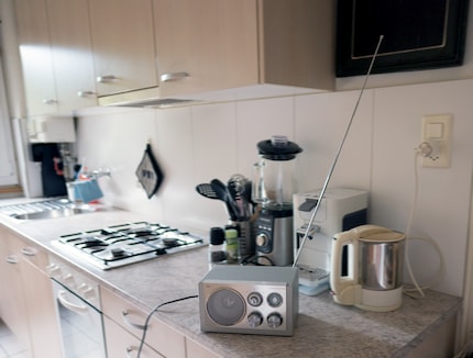 Die Antenne ist fünf mal so lang wie das Radio, aber es rauscht dennoch.