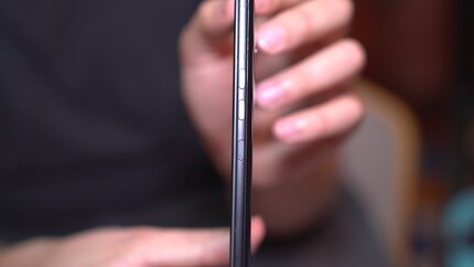 The sides respond to touches and gestures.