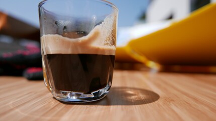 Von der Sonne erhitzt, von Hand gepresst – grüner kann Kaffeezubereitung nicht sein.