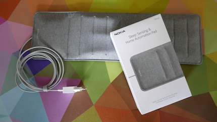 Unpacking is done quickly: Nokia Sleep, USB plug adapter (US version is also included), quick start guide, done.