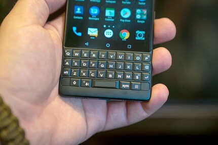 Der Knopf mit den neun Punkten verdoppelt die Anzahl Shortcuts, die du definieren kannst