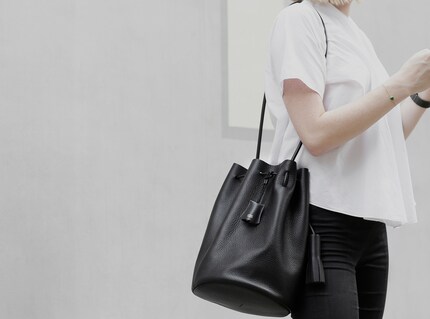 Gut verschlüsselt: Ein USB-Kabel, dass sich in einem Lederetui versteckt. Bilder: Native Union