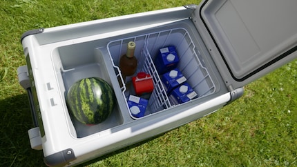 The interior is divided: There’s a removable basket and a flat compartment that’s hiding all the technology beneath it.