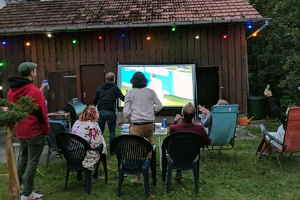 Schweiz gegen Serbien war ein doppelter Genuss mit dem dritten Beamer.