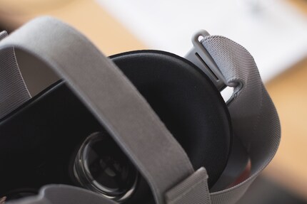 Die unscheinbaren Lautsprecher auf der Seite produzieren erstaunlich guten Sound.