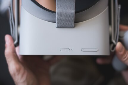 Power-Button sowie Lautstärke-Regelung sind gut erreichbar.