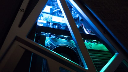 When I'm gaming, I look at the TV. Still, it's nice that the interior sparkles magnificently when the side cover is open.