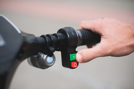 There are three buttons in total: Power and light on the right, the signal-horn on the left.