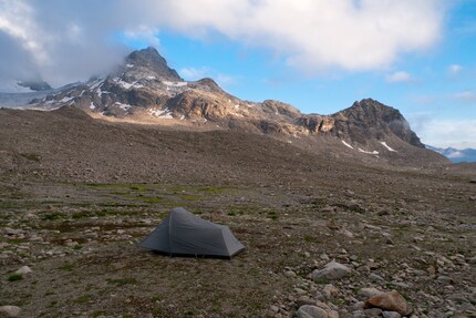 In solchen Höhenlagen ist biwakieren kein Problem. Es fehlt aber Holz für ein gemütliches Feuer.