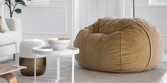 Indoor- und Outdoor-Varianten machen sich beim Sofa als Ergänzung oder solo in der Leseecke gut. Indoor- und Outdoor-Varianten machen sich beim Sofa als Ergänzung oder solo in der Leseecke gut.