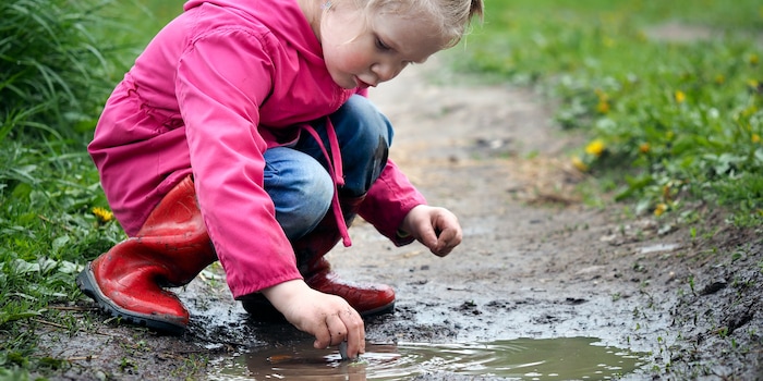 Keine Angst vor Dreck: Kinder spielen gerne im Schlamm und das ist auch gut so Keine Angst vor Dreck: Kinder spielen gerne im Schlamm und das ist auch gut so