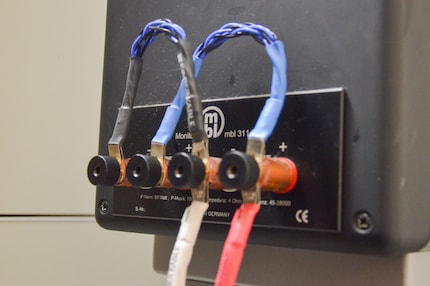 Ideal: small cable bridges, if possible of the same or similar type to the main connection cable.