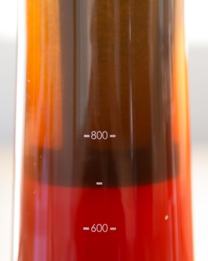 In den ersten Stunden sieht der Cold Brew eher nach Eistee aus.