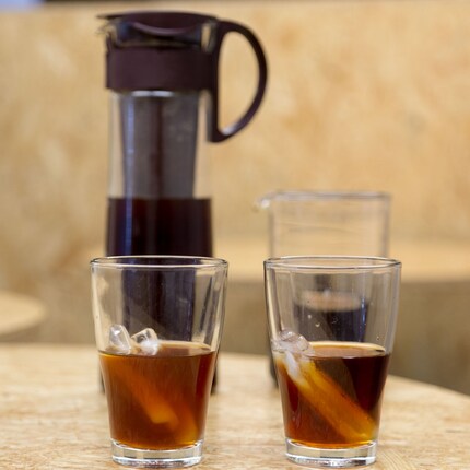 Ich mag sie beide: Cold Brew im Bereiter (links) und vom Dripper (rechts).
