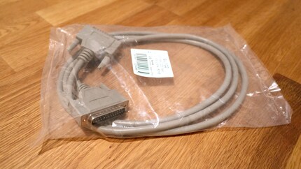 Das LPT-Kabel ist mit zwei männlichen Steckern ausgestattet.