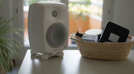 The desk is the ideal habitat for the Gelelec G Two.