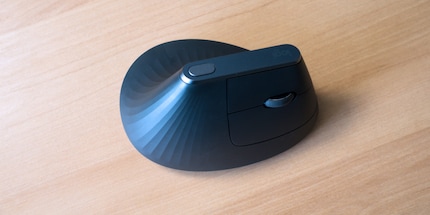 The surface is grooved and rubberised.