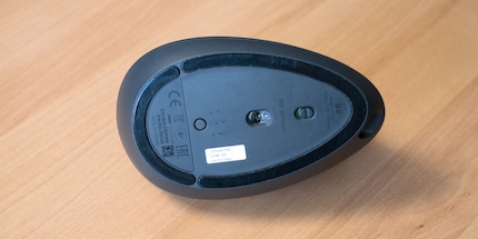 4000 dpi sensor, easy-switch button and on/off switch.