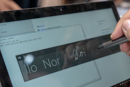 The screen even recognises curly writing