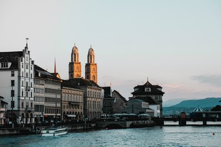 Zurich shortly before sunset - X-T3 / 35mm F/1.4 / ISO 160, F5.6, 1/125s