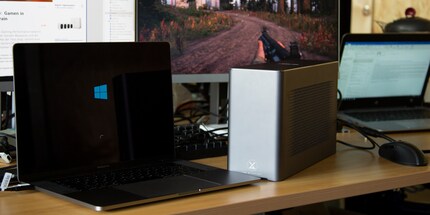 Nothing happens on the Retina display. But I can play Far Cry 5 on the external monitor.