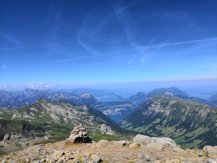 Durch geringe Abmessungen passt die Anafi gut in den Rucksack. Wunderschön die Aussicht auf den Vierwaldstättersee und Zürich im Hintergrund.