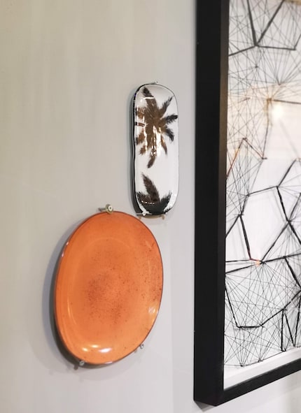 Audacieux? Oui! Dotées de formes et de motifs différents, les assiettes de chez HK Living seront du plus bel effet au mur.