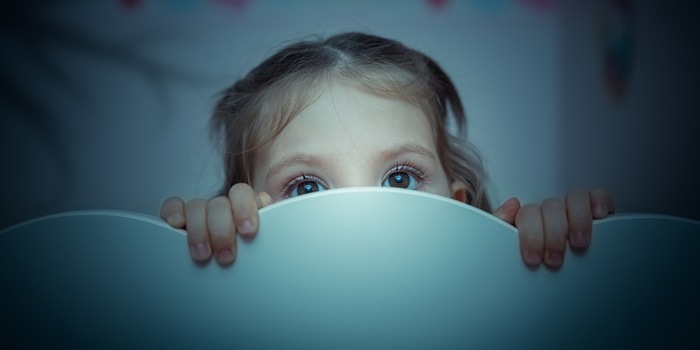 Wie Eltern mit Ängsten und Sorgen umgehen, färbt auf ihre Kinder ab.