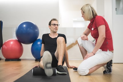 Die Physiotherapeutin und Blackroll-Trainerin Melissa Stickel erklärt mir, was der «Booster» bewirkt.
