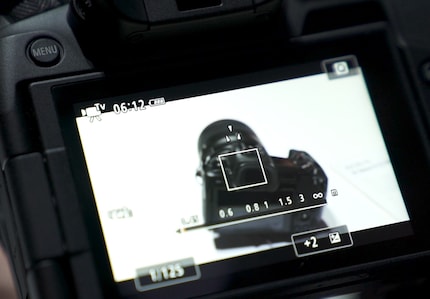 Feld weiss und Pfeile auseinander: nicht im Fokus