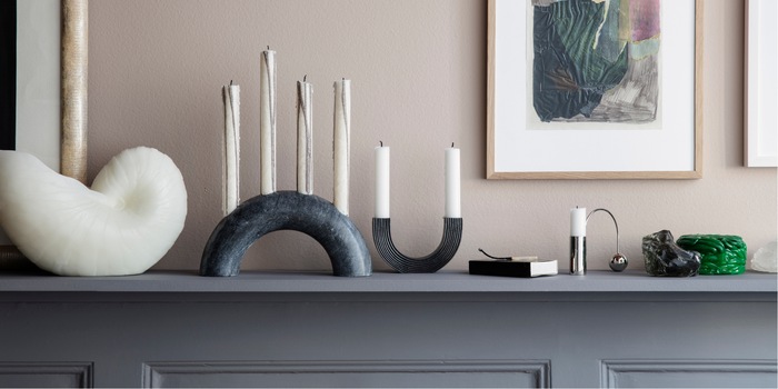Ein Bogen ist formschön, so dass er als Objekt oder Kartenhalter dein Regal in Szene setzt. Bild: Ferm Living