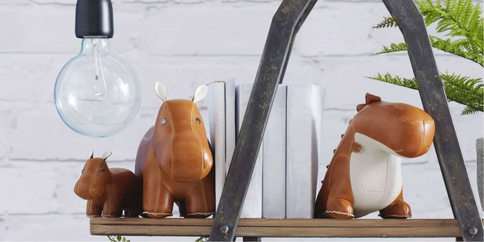 Weights don't get much cuter than this. «Hippo» stops your books, letters or your TV from falling. Image: Züny