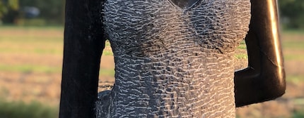 iPhone X: Gap partially wrong on the left, completely wrong on the right