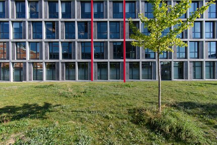 La caméra regarde droit devant elle, lignes droites